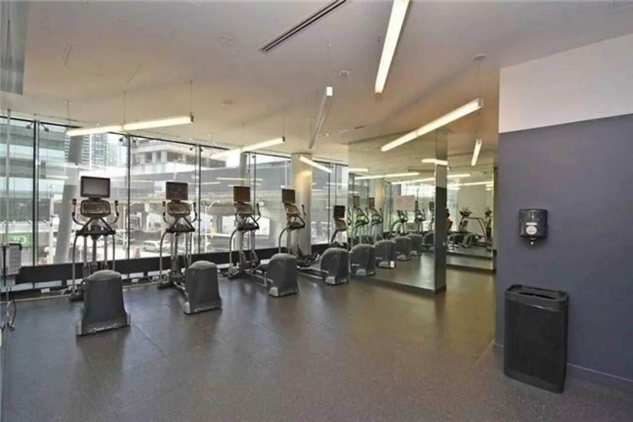 Ice Condo Suites 토론토 아파트
