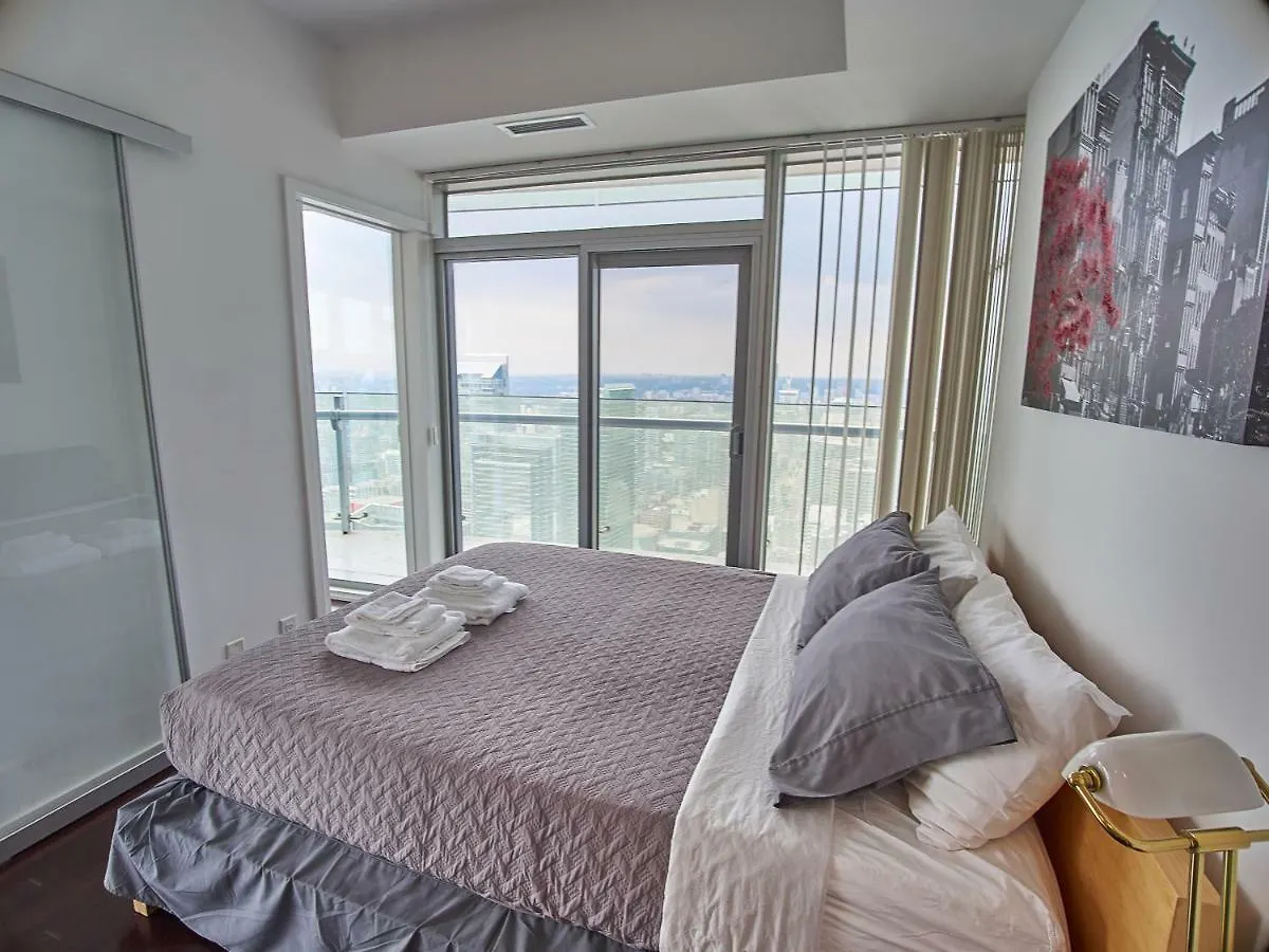 Ice Condo Suites 토론토 아파트