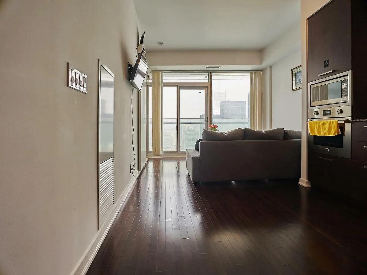 Ice Condo Suites 토론토 아파트